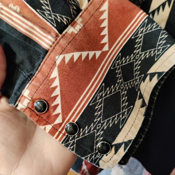 Wrangler Vintage Men's XL Western Black and Brown Patterned Shirt - Picture 4 of 5